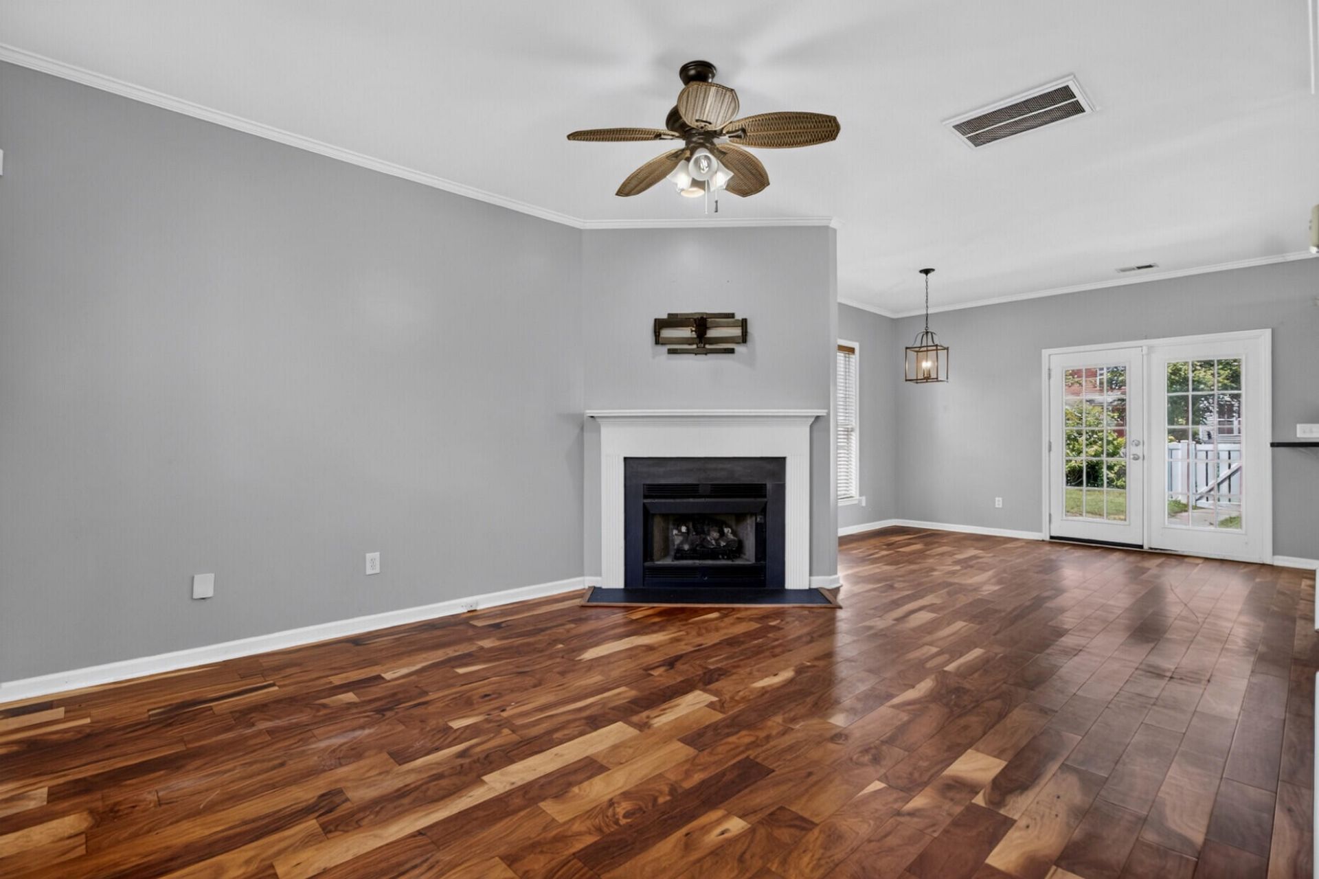 208 Dandelion Street Photo 4