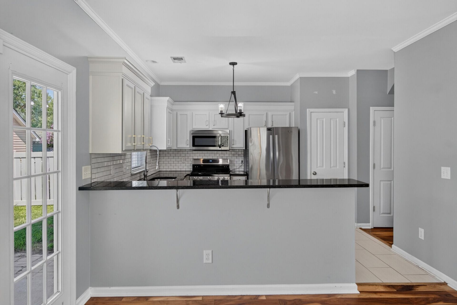 208 Dandelion Street Photo 9