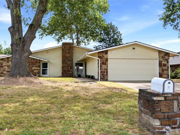 200 Elton Drive , Muskogee, OK 74403