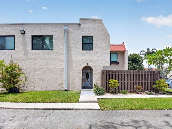 6352 SEVEN SPRINGS Boulevard, Unit B, Greenacres, FL 33463