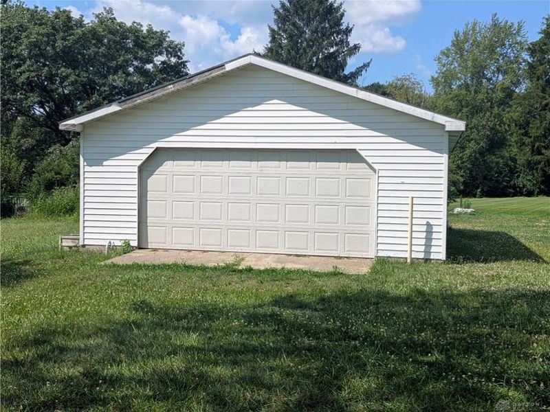 2194 W Blee Road, Green Township, OH 45502 Photo 16