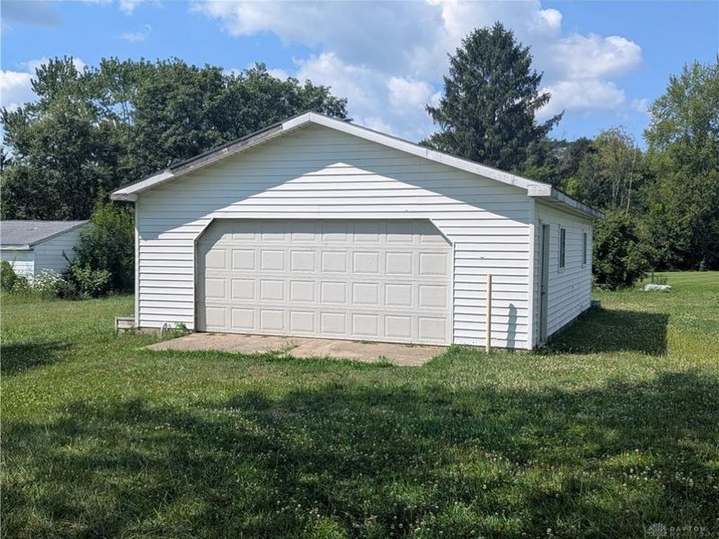 2194 W Blee Road, Green Township, OH 45502 Photo 2