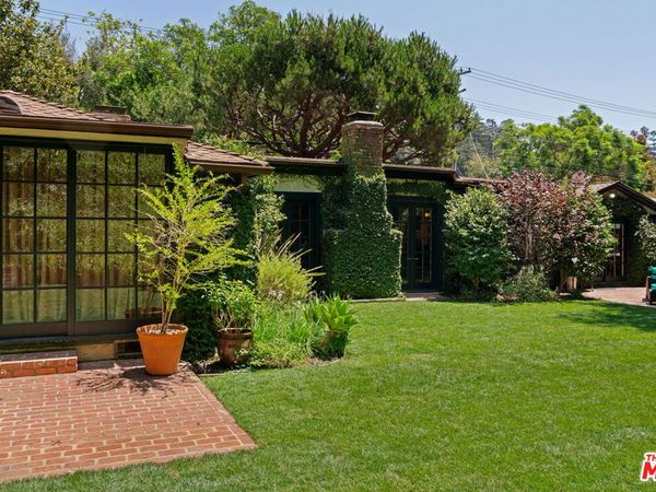 1821 Mandeville Canyon Road, Los Angeles, CA 90049