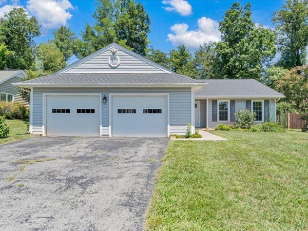 7041 Autumn Wood LN, Roanoke, VA 24019