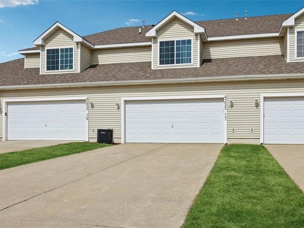 4255 Eisenhower Lane, Unit 17, Ames, IA 50010
