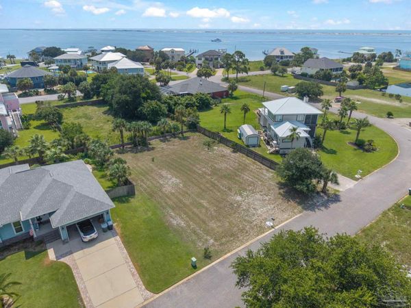 5556 Grande Lagoon Ct, Pensacola, FL 32507