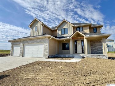20032 V Street, Omaha, NE 68135