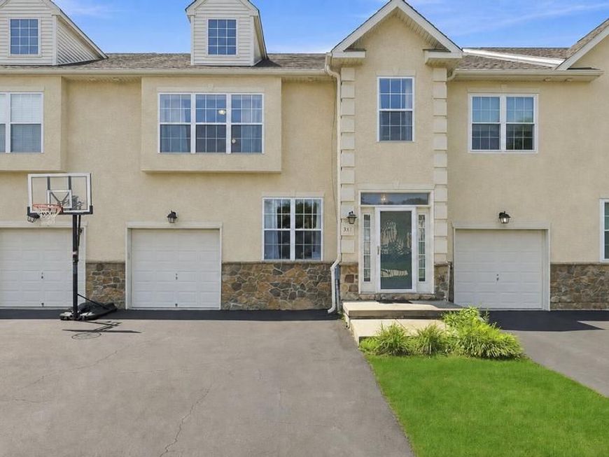 381 Manor Circle , Harleysville, PA 19438 Main Photo