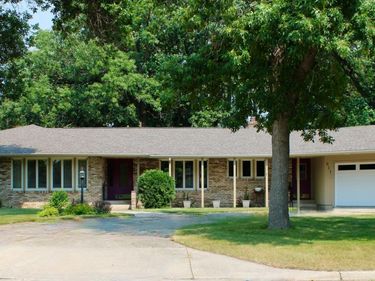 911 Oakmont Drive , Thief River Falls, MN 56701