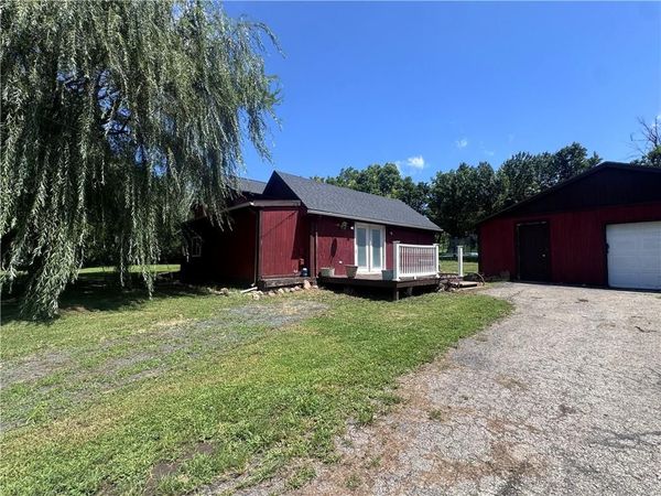 909 linn Street, Valley Falls, KS 66088