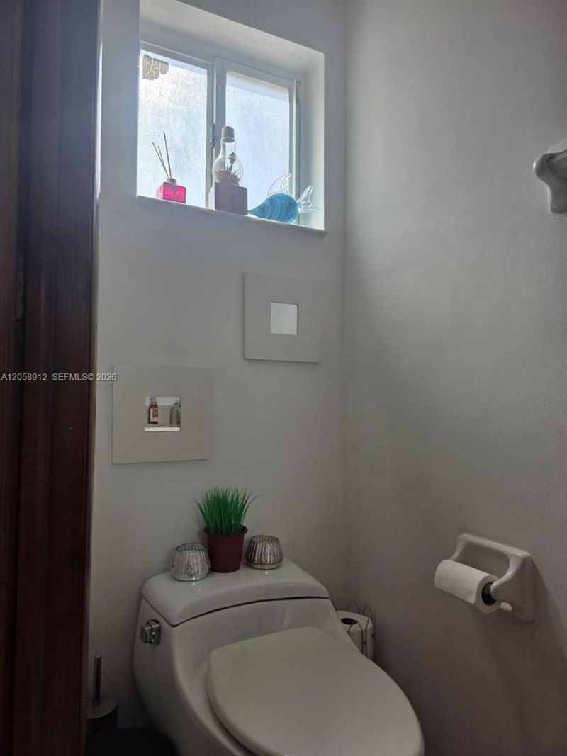8085 NW 8th St, Unit 6, Miami, FL 33126 Photo