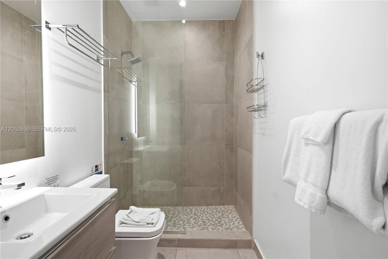 229 SW 9th St , Unit 405, Miami, FL 33130 Photo