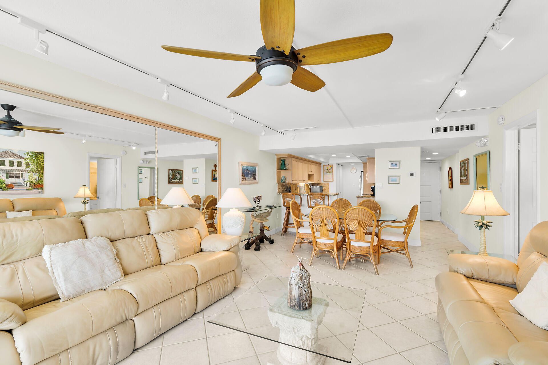 201 E Ocean Drive, Unit 208, Key Colony, FL 33051 Photo