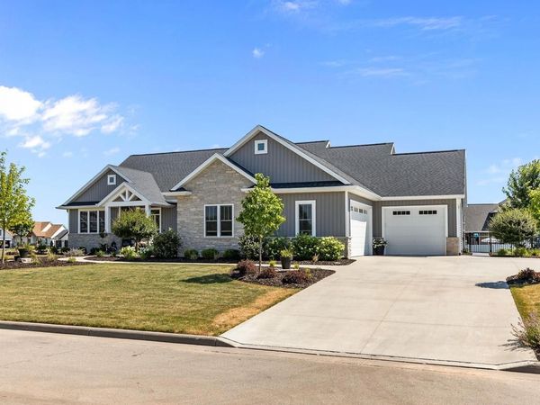 3001 W OLD OAK DRIVE, Appleton, WI 54913