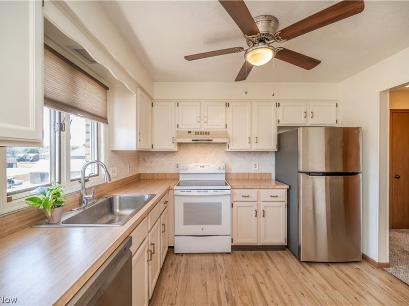7357 Eisenhower Drive, Unit 6, Boardman, OH 44512 Photo 12