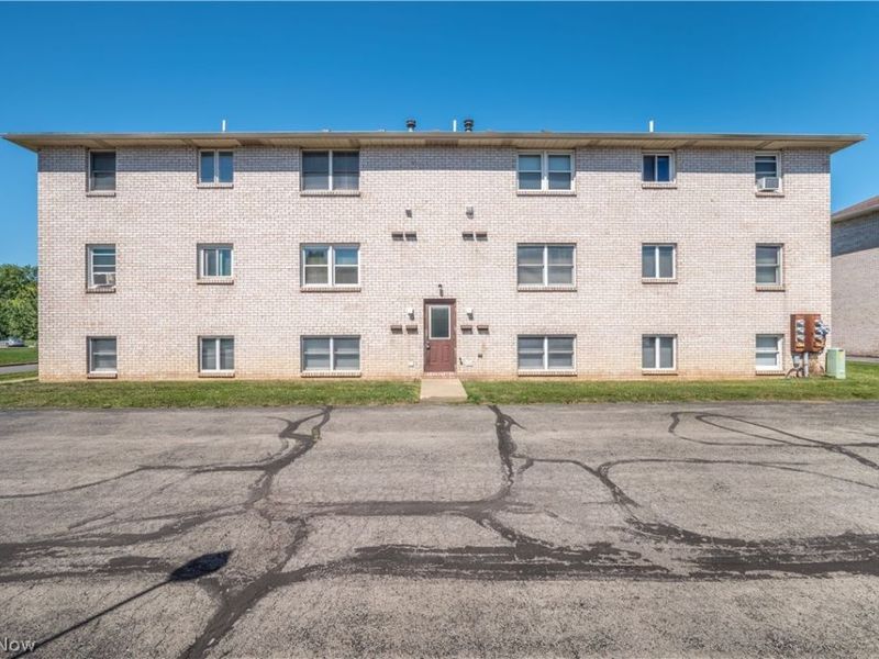 7357 Eisenhower Drive, Unit 6, Boardman, OH 44512 Photo 2