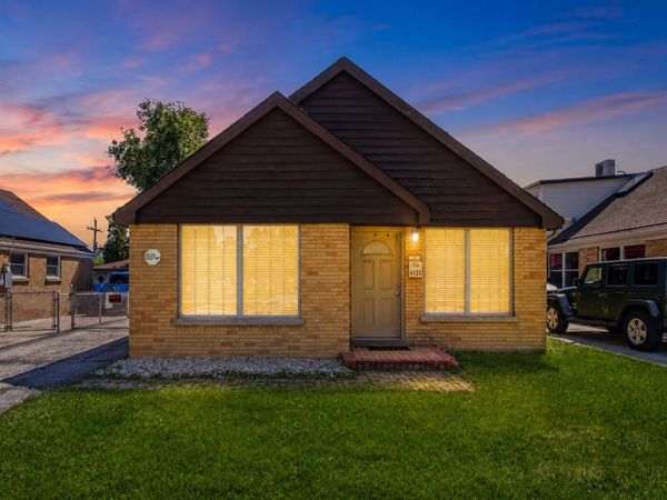 4125 Ruby Street , Schiller Park, IL 60176