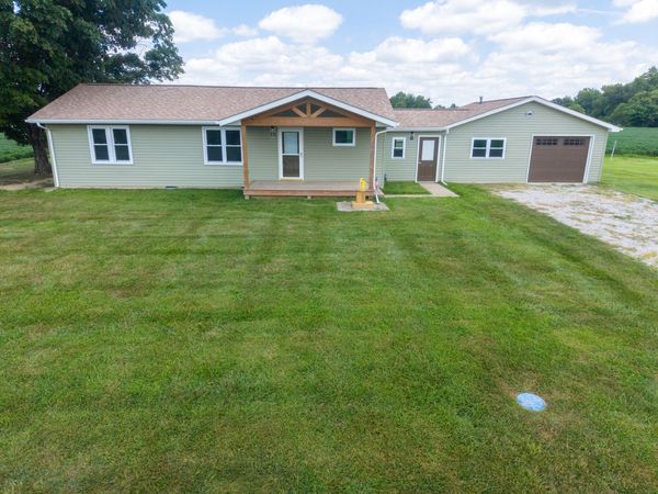 122 E Lincoln , Dix, IL 62830