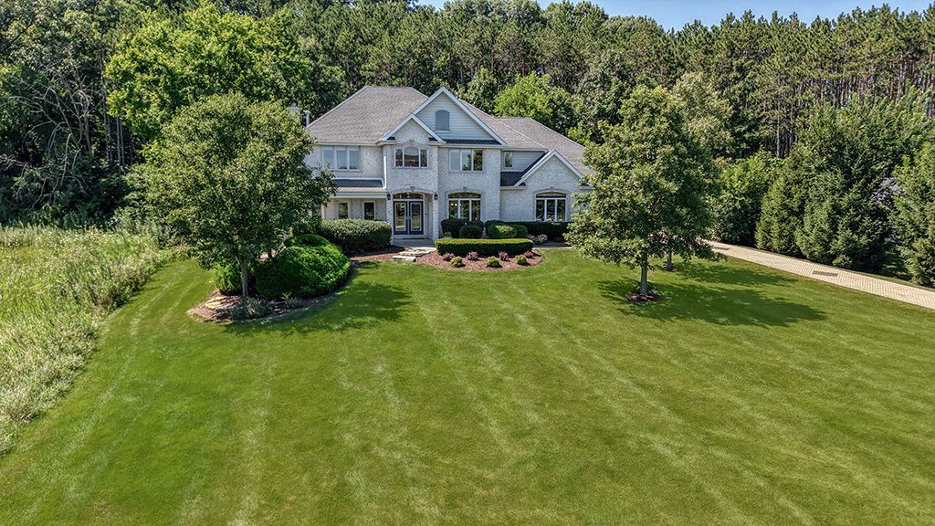 16556 Pine Hill Drive S, Homer Glen, IL 60491 Main Photo