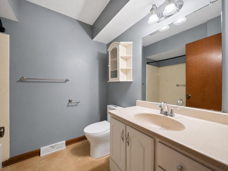 1880-1882 Fontenay Court, Columbus, OH 43235 Photo 20