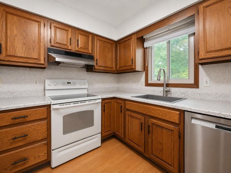 1880-1882 Fontenay Court, Columbus, OH 43235 Photo 8