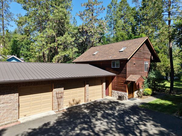 223 Indian Creek Lane, Shady Cove, OR 97539