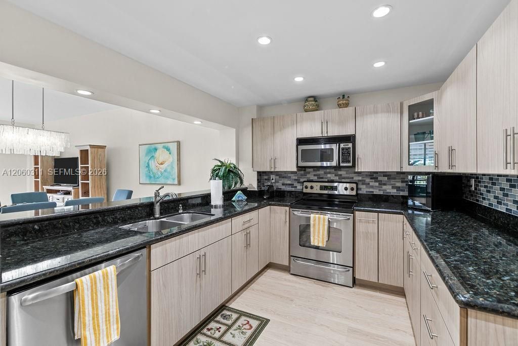 251 Crandon Blvd, Unit 325, Key Biscayne, FL 33149 Photo