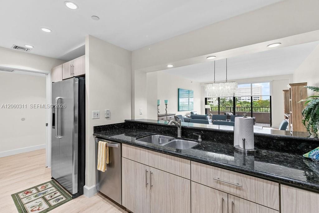 251 Crandon Blvd, Unit 325, Key Biscayne, FL 33149 Photo