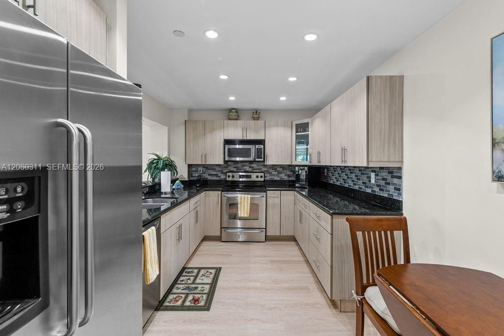 251 Crandon Blvd, Unit 325, Key Biscayne, FL 33149 Photo