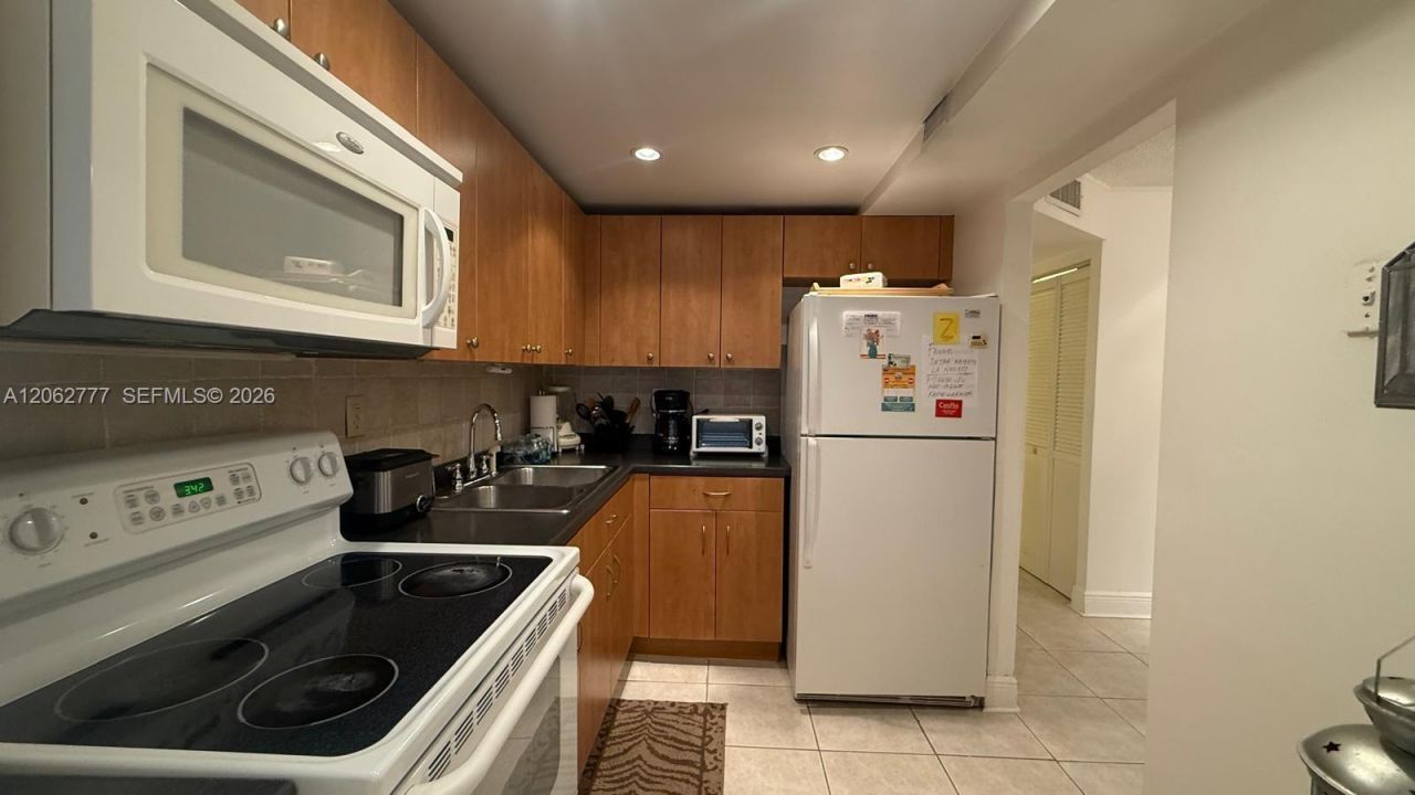 9081 Sunrise Lakes Blvd , Unit 105, Sunrise, FL 33322 Photo