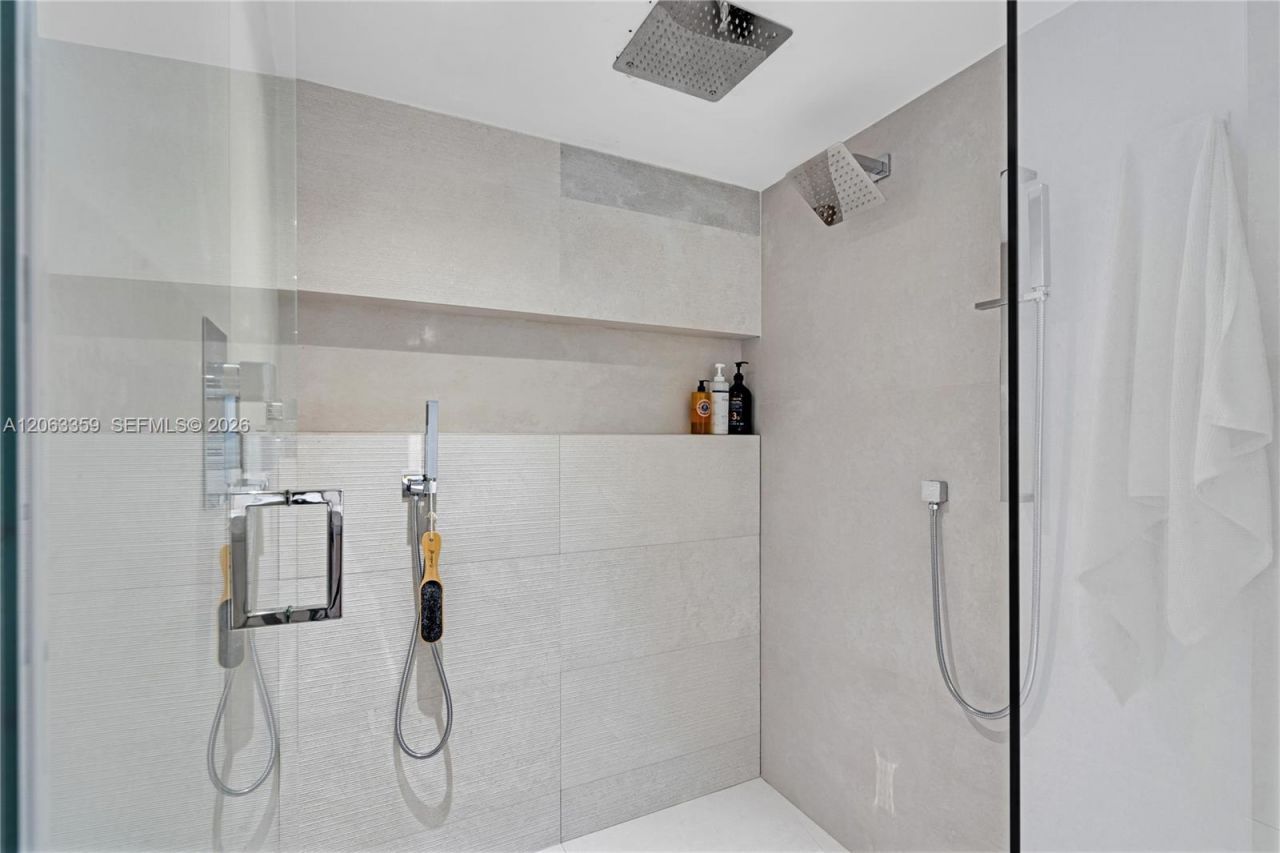201 Crandon Blvd , Unit 530, Key Biscayne, FL 33149 Photo