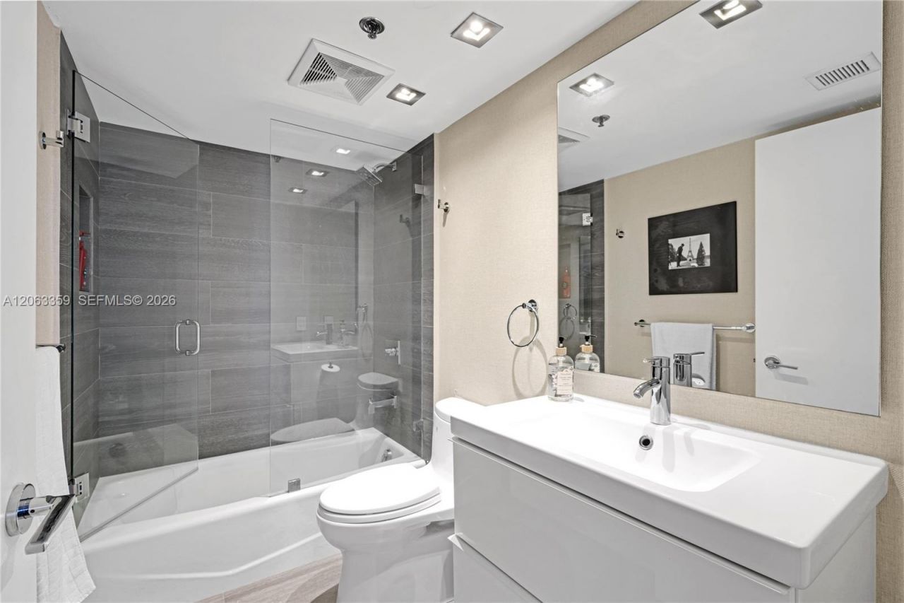 201 Crandon Blvd , Unit 530, Key Biscayne, FL 33149 Photo