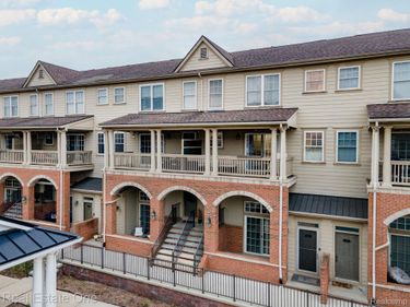 190 Amys Walk, Auburn Hills, Mi 48326