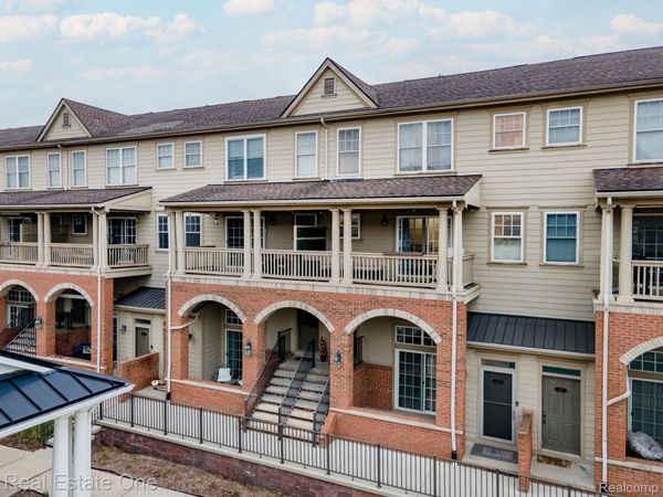 190 Amys Walk, Auburn Hills, Mi 48326