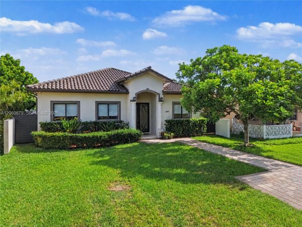 5889 SW 17th St , Miami, FL 33155