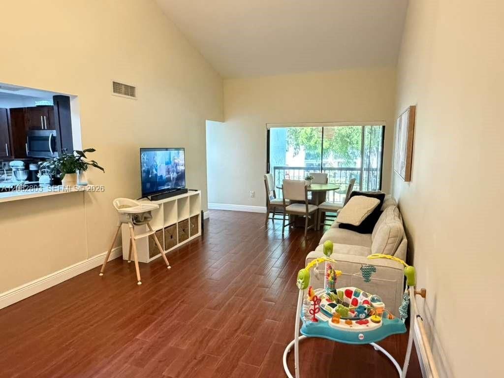 9417 Fontainebleau Blvd , Unit 212-27, Miami, FL 33172 Photo