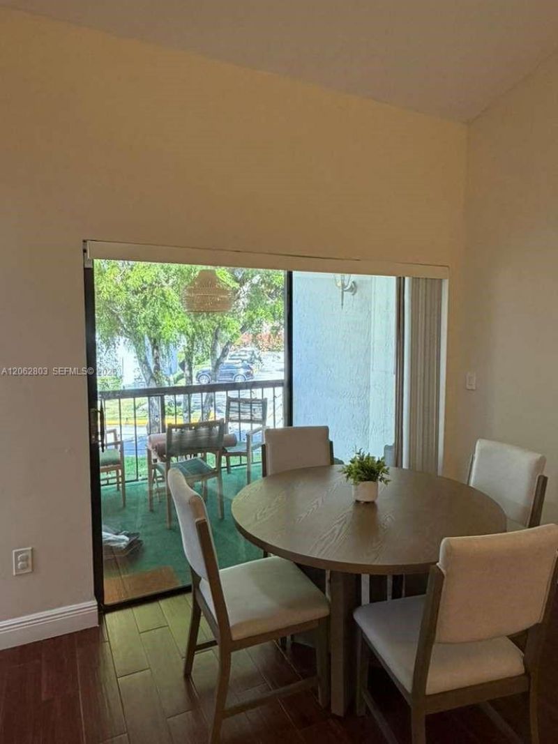 9417 Fontainebleau Blvd , Unit 212-27, Miami, FL 33172 Photo