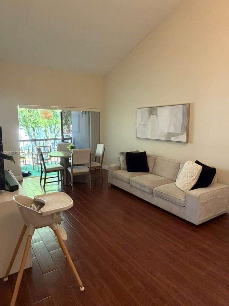 9417 Fontainebleau Blvd , Unit 212-27, Miami, FL 33172 Photo