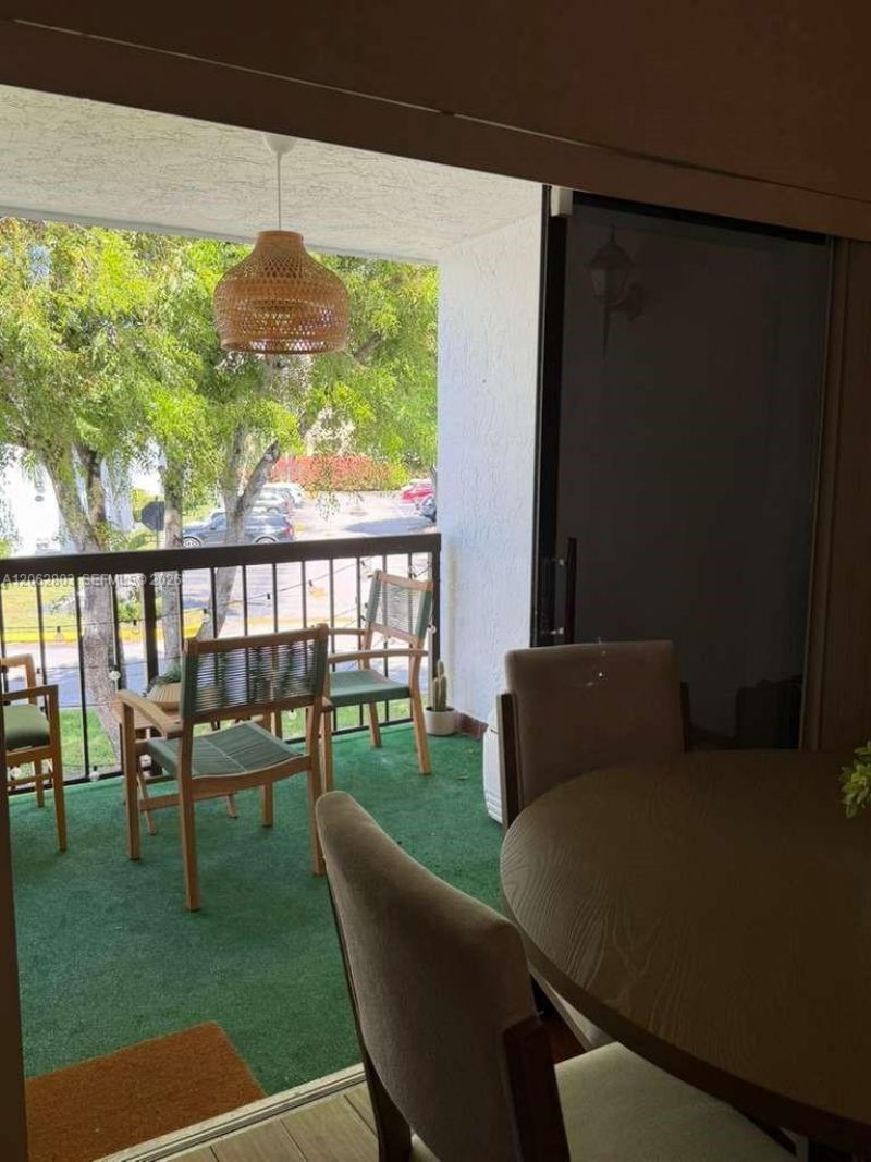 9417 Fontainebleau Blvd , Unit 212-27, Miami, FL 33172 Photo