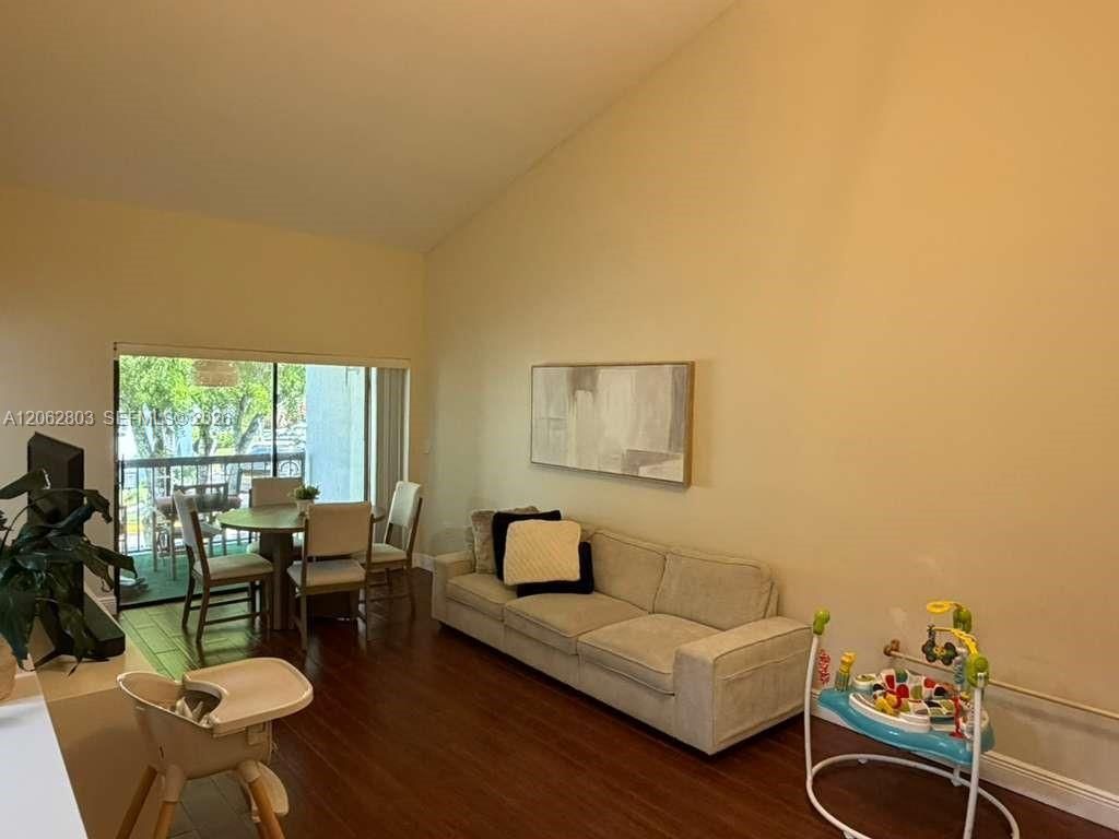 9417 Fontainebleau Blvd , Unit 212-27, Miami, FL 33172 Photo