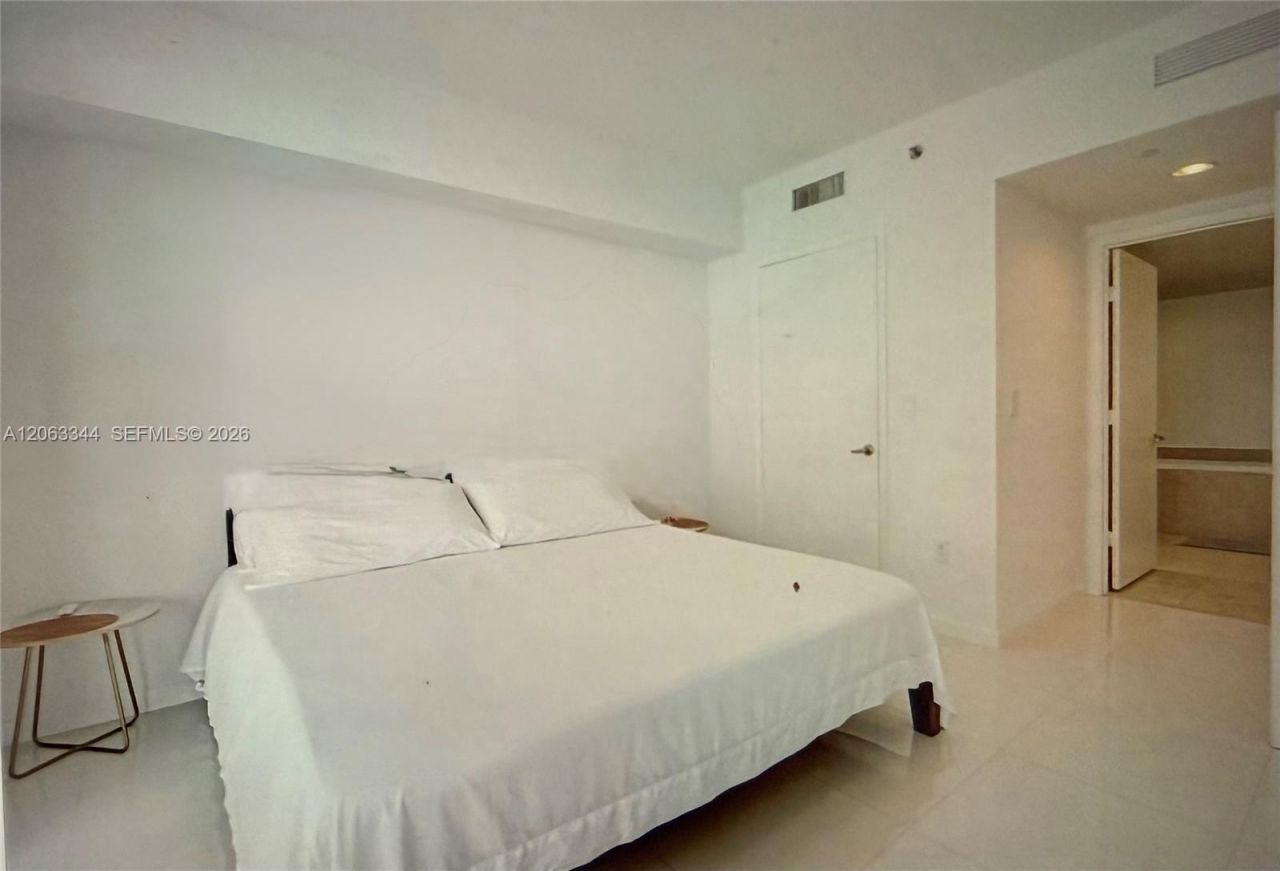 475 Brickell Ave, Unit 4909, Miami, FL 33131 Photo