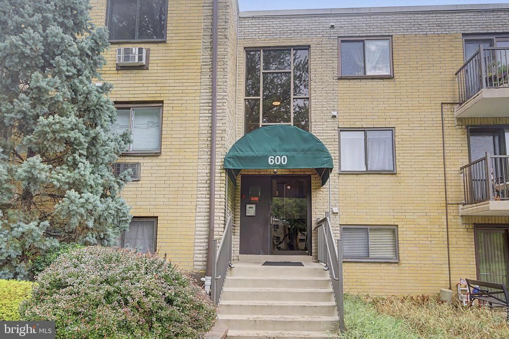 1575 W STREET ROAD, WARMINSTER, PA 18974
