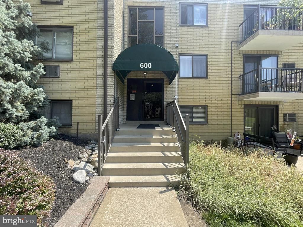 1575 W STREET ROAD , WARMINSTER, PA 18974