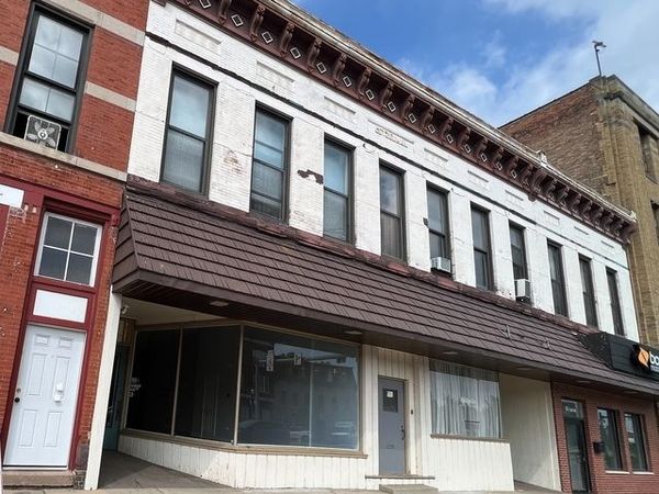 10 N State Street , Unit Upper, Elgin, IL 60123