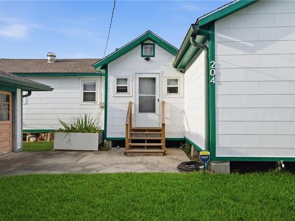204 OVERSEAS Avenue, Belle Chasse, LA 70037