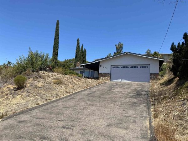 544 Barnaville Ln, San Marcos, CA 92069