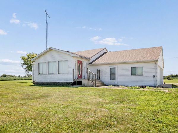 1067 E 3100 North Road , Clifton, IL 60927