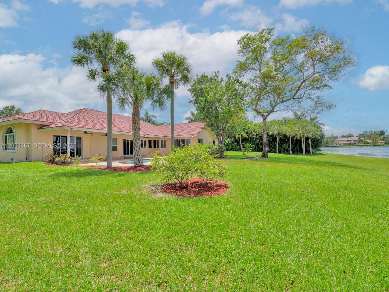 2710 Walkers Way , Weston, FL 33331 Photo