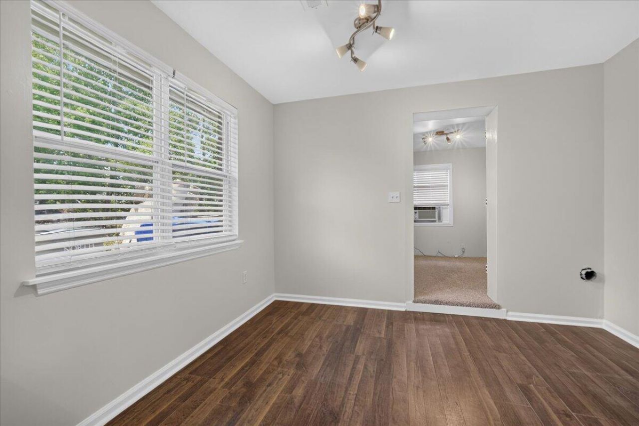 7725 Suzanne Drive Photo 10