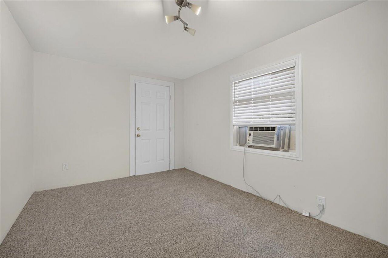 7725 Suzanne Drive Photo 13